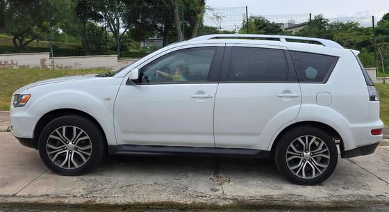 MITSUBISHI OUTLANDER 3.0 GT 4X4 V6 24V GASOLINA 4P AUTOMÁTICO